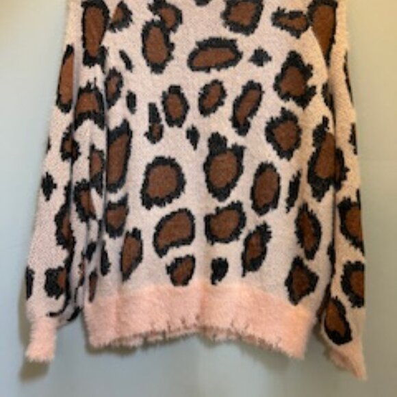 Umgee Fuzzy Soft Pink Leopard Print Sweater, Size Large - Picture 5 of 6